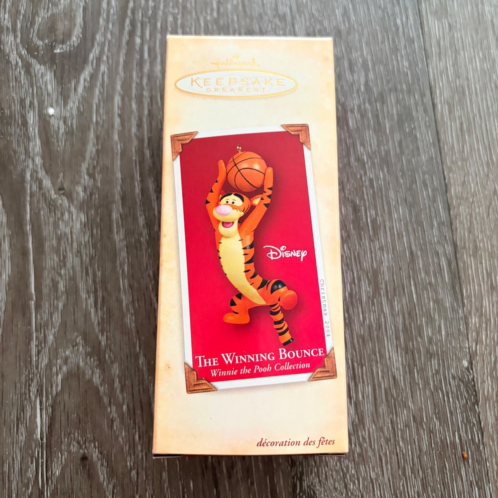 Hallmark Keepsake Ornament 2004 Disney‎ Tigger The Winning Bounce Basketball NIB